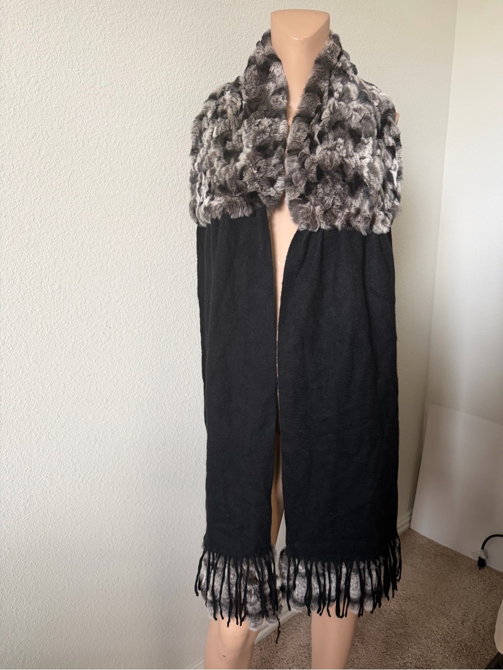 NWT Cedrics Cashmere Rex fur Black Scarf Wrap